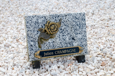 Tombe de Julien Champagne - plaque commémorative